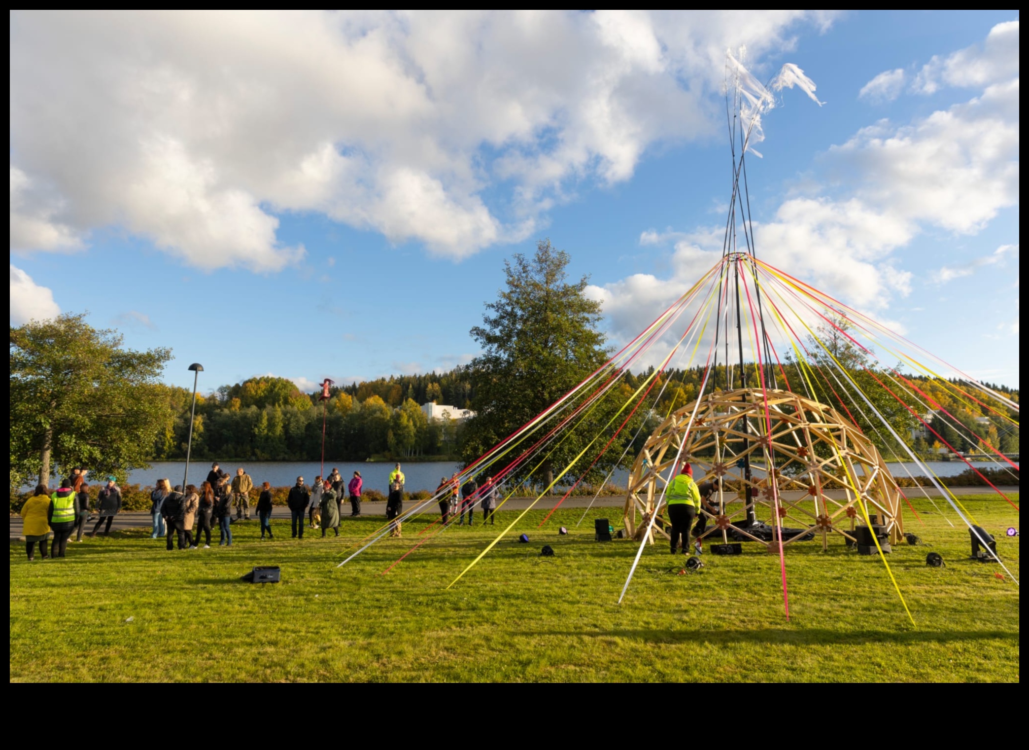 Vietējā luminiscence: spīdot gaismu tuvumā esošajos brīnumos