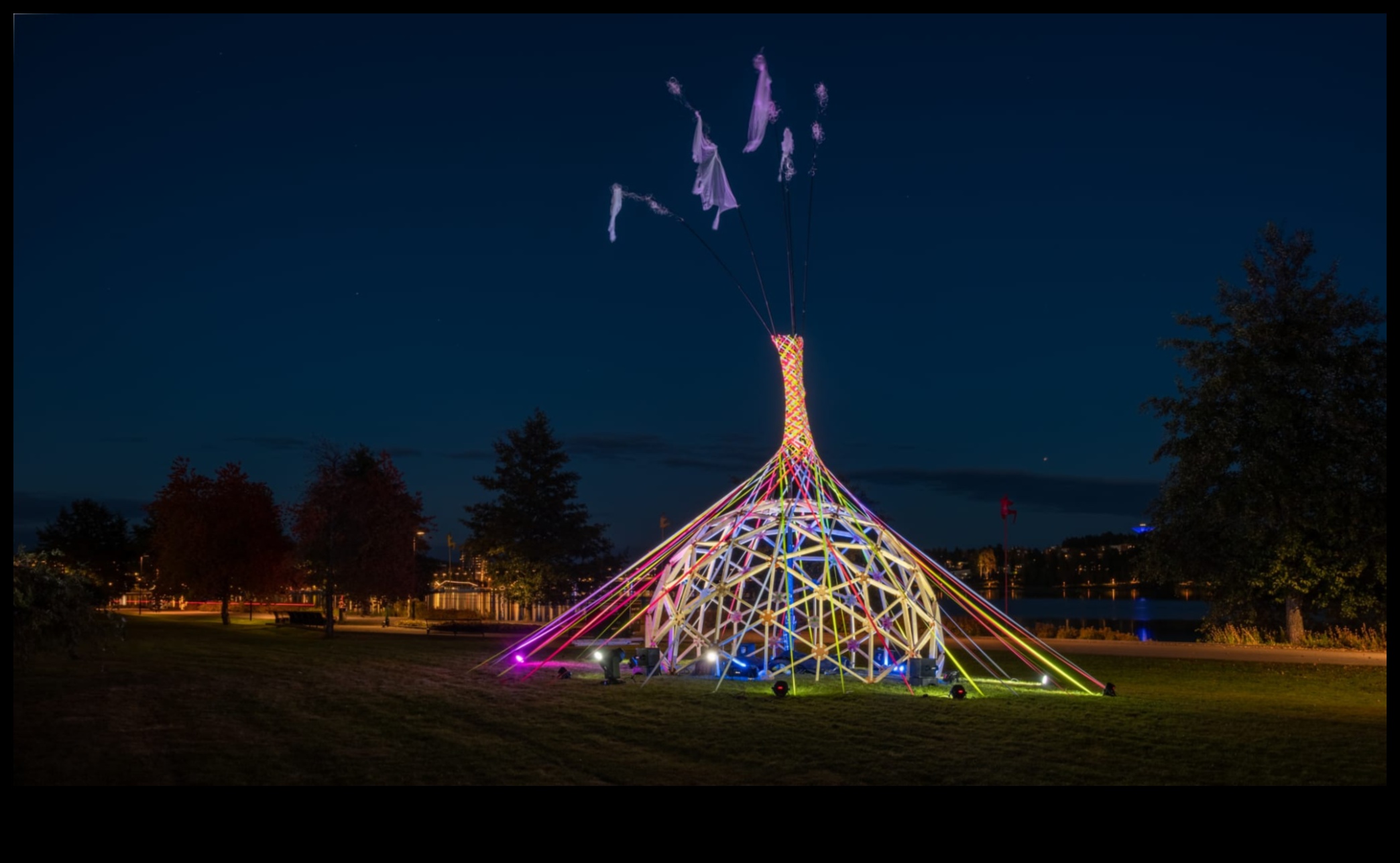 Vietējā luminiscence: spīdot gaismu tuvumā esošajos brīnumos