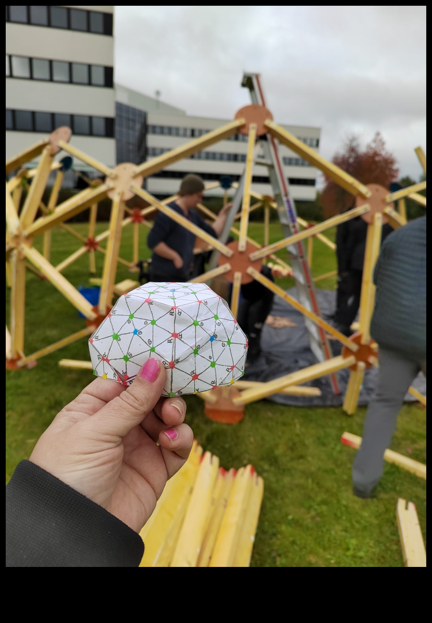 Vietējā luminiscence: spīdot gaismu tuvumā esošajos brīnumos