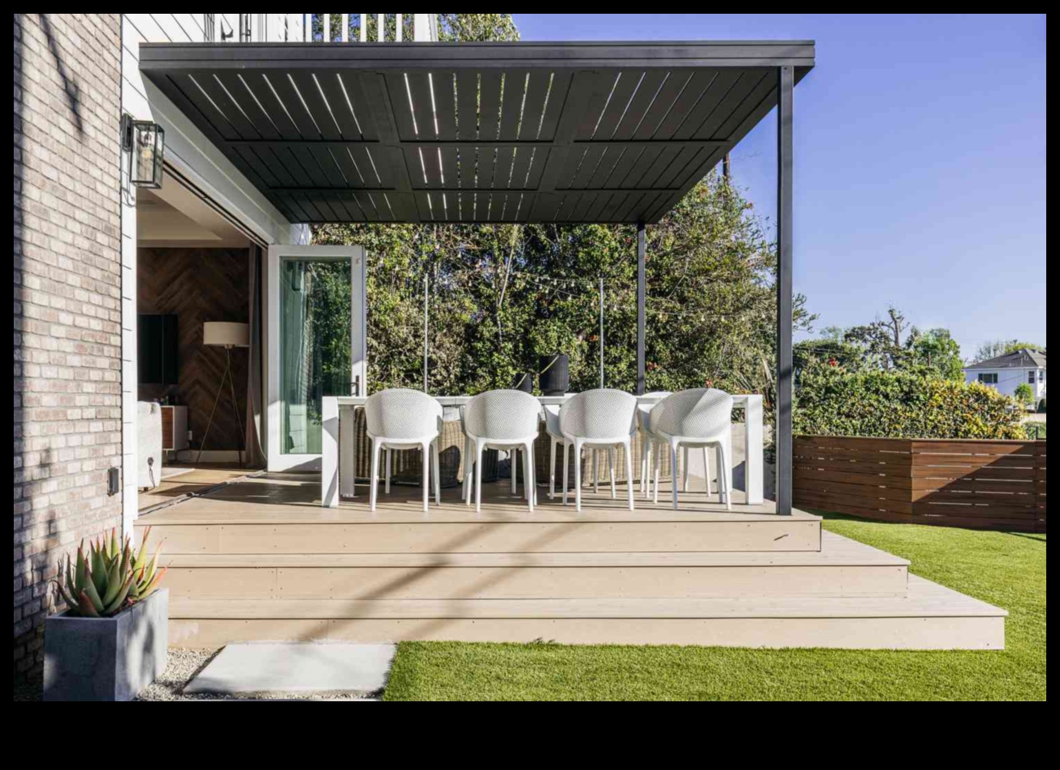 Kā ainavas ietekmē āra pusdienu telpu dizainu?