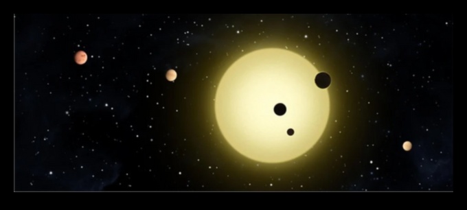 Debesu valsis: planētu un zvaigžņu deja orbītā