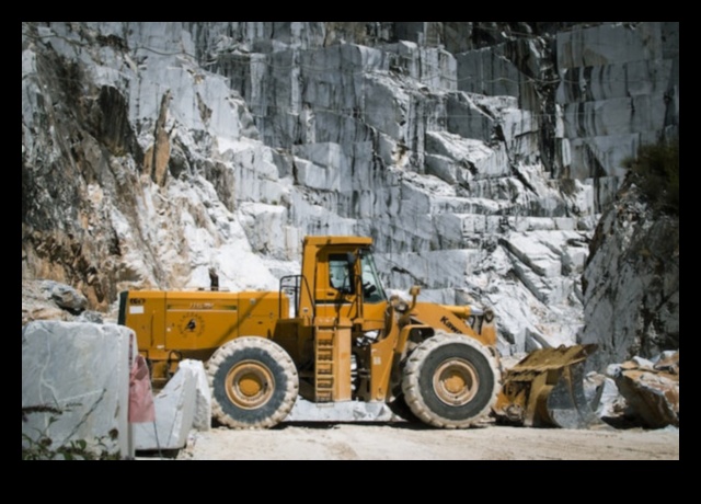 No karjera līdz audeklam Akmeņu pārtapšana par seno skulptūru 1 No karjera līdz audeklam: akmeņu ceļojums senajā tēlniecībā